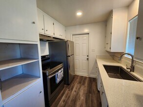 6431 Wire Dr in Sacramento, CA - Building Photo - Building Photo