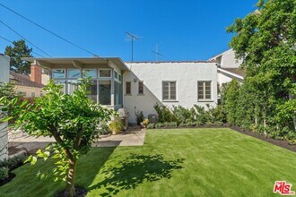 208 S Rodeo Dr in Beverly Hills, CA - Building Photo - Building Photo