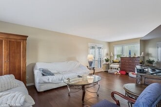 48 Kingston Dr in Oak Brook, IL - Building Photo - Building Photo