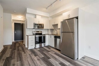 430 Essa Rd in Barrie, ON - Building Photo - Building Photo