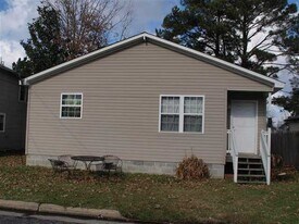 704 Laurel Ave in Elizabeth City, NC - Building Photo