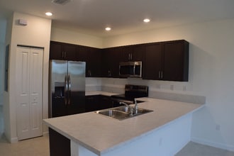 10187 SW 228th Terrace in Cutler Bay, FL - Foto de edificio - Building Photo