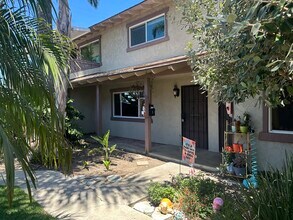 16171 Ganges Lane #3, Huntington Beach, CA 92647, Unit Townhome Style in Huntington Beach, CA - Foto de edificio - Building Photo