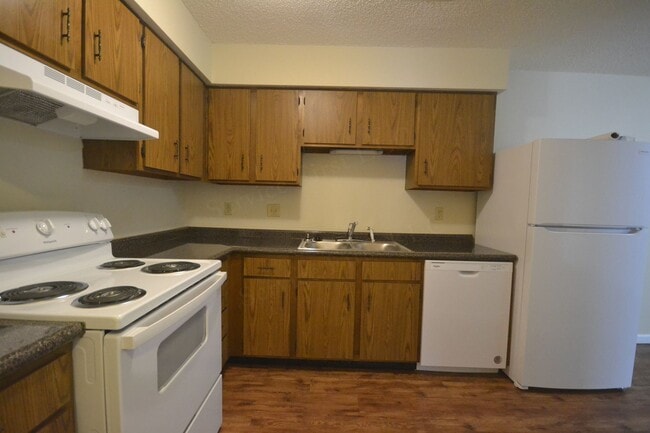 174-176 Church St in Hollister, MO - Building Photo - Building Photo