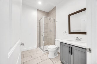 1235 W 37th Pl, Unit 3 in Los Angeles, CA - Foto de edificio - Building Photo