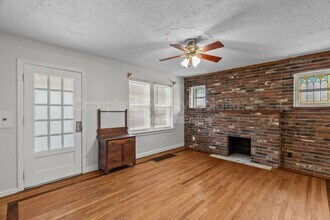 8026 Wynwood Dr in Affton, MO - Building Photo - Building Photo