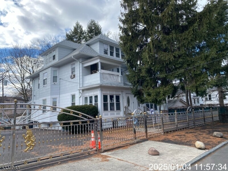 36 White Terrace in Newark, NJ - Building Photo