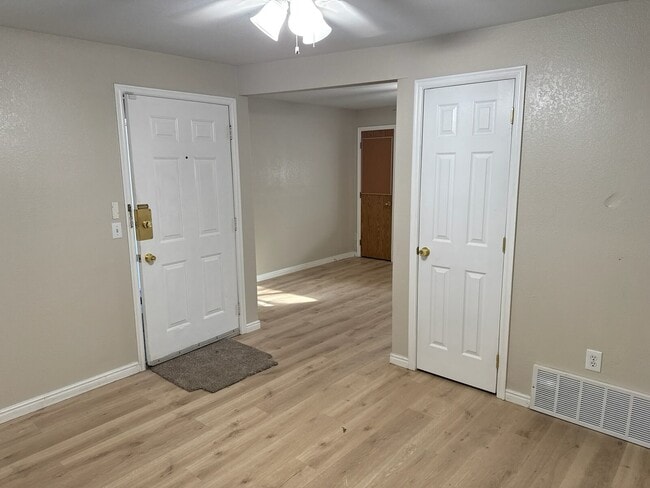 3320 S 1570 E in Salt Lake City, UT - Building Photo - Building Photo