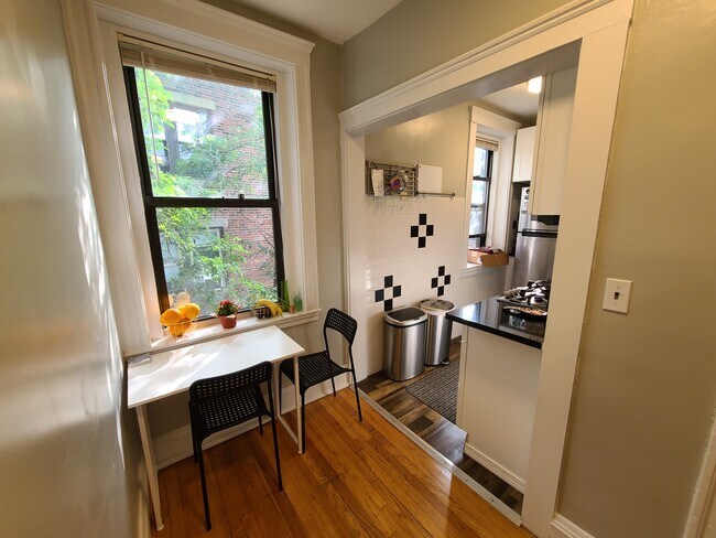 7 Lothian Rd, Unit 11 in Boston, MA - Foto de edificio - Building Photo