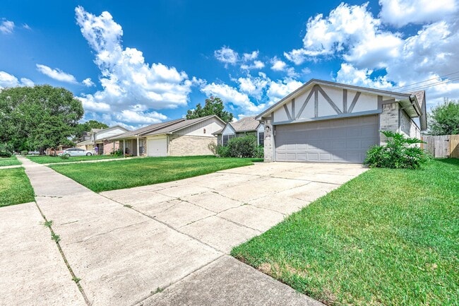 8434 Quailcrest Dr in Missouri City, TX - Building Photo - Building Photo