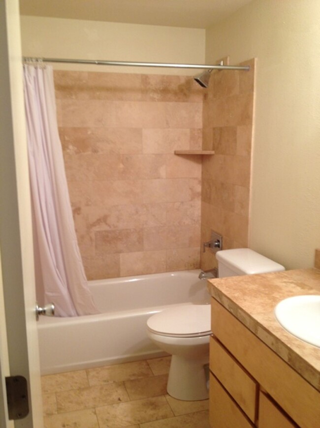 property at 2801 N Ainsworth St