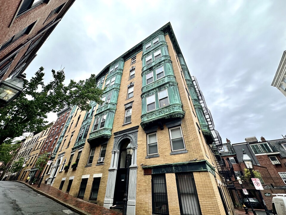 108 Myrtle St, Unit 15 in Boston, MA - Foto de edificio