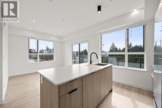 623 Kemsley Ave in Coquitlam, BC - Building Photo - Building Photo