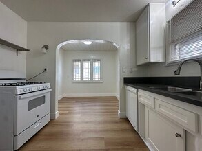 332 15th Pl in Manhattan Beach, CA - Building Photo - Building Photo