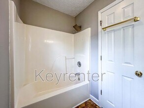 6018 Waterbury Ln in Knoxville, TN - Building Photo - Building Photo