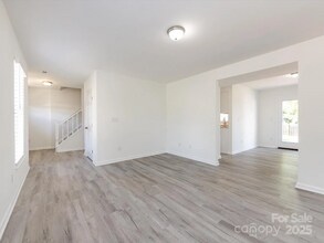 1635 Katherine Kiker Rd in Charlotte, NC - Foto de edificio - Building Photo