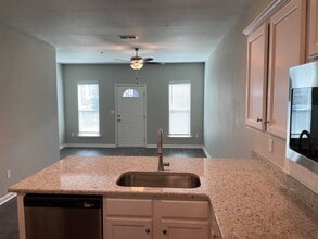 2272 Del Carmel Way in Tallahassee, FL - Foto de edificio - Building Photo