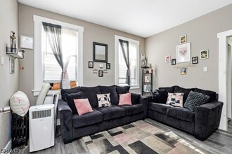1064 Bond St in Elizabeth, NJ - Building Photo - Building Photo