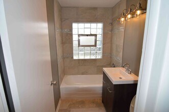 2064 N 18th Ave, Unit Unit GF in Melrose Park, IL - Building Photo - Building Photo