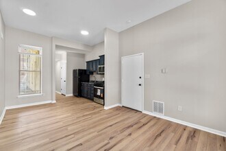 2027 E Baltimore St in Baltimore, MD - Foto de edificio - Building Photo