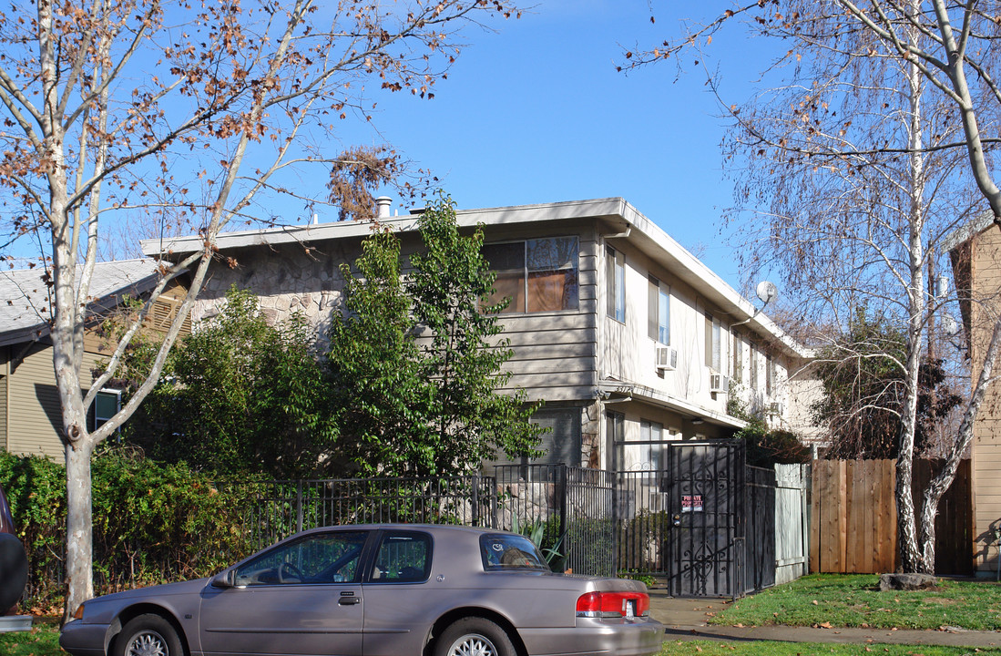 3317 W St in Sacramento, CA - Building Photo