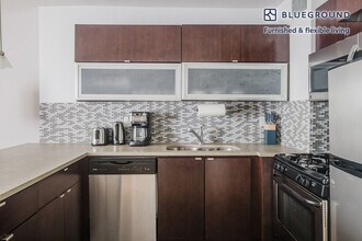 301 E 47th St in New York, NY - Building Photo - Building Photo