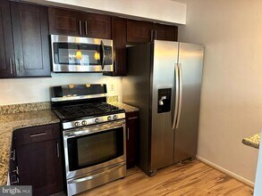 102 Sequoia Ct in Princeton, NJ - Foto de edificio - Building Photo