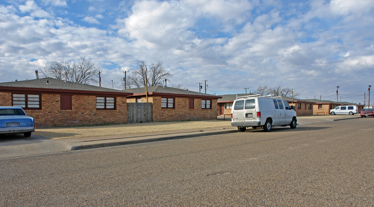 701-715 47th St in Lubbock, TX - Building Photo