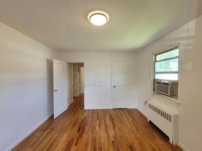 82-75 268th St in Glen Oaks, NY - Building Photo - Building Photo