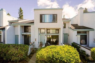 3330 Via Alicante in San Diego, CA - Building Photo