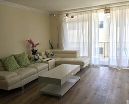 5875 Doverwood Dr, Unit 305 in Culver City, CA - Building Photo