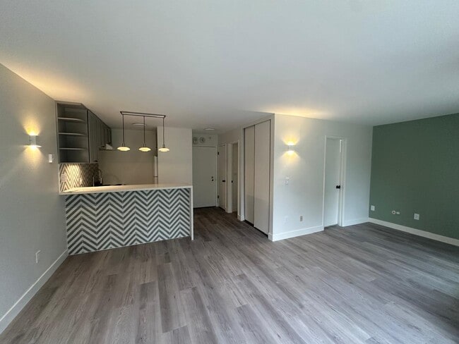 6 Admiral Dr, Unit A285 in Emeryville, CA - Foto de edificio - Building Photo