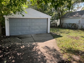 19724 Kenosha St in Harper Woods, MI - Building Photo - Building Photo