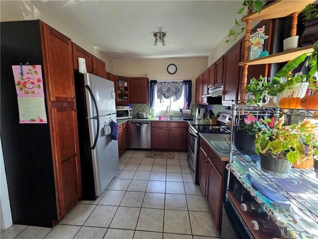 3103 Pawtucket Ave in East Providence, RI - Foto de edificio - Building Photo