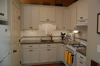 28 Yucatan Dr in Warwick, RI - Building Photo - Building Photo