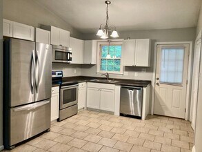 407 Cedar Crk Dr in Jacksonville, NC - Building Photo - Building Photo