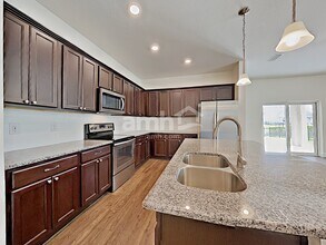 322 Pine Terrace Dr in Ruskin, FL - Building Photo - Building Photo