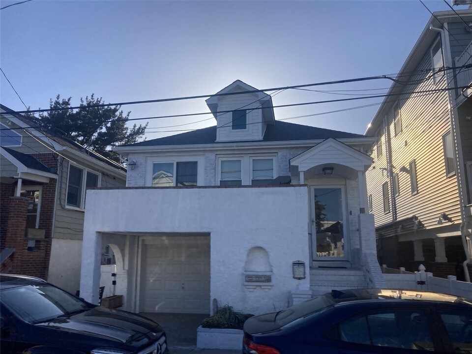 87 Buffalo Ave in East Atlantic Beach, NY - Foto de edificio