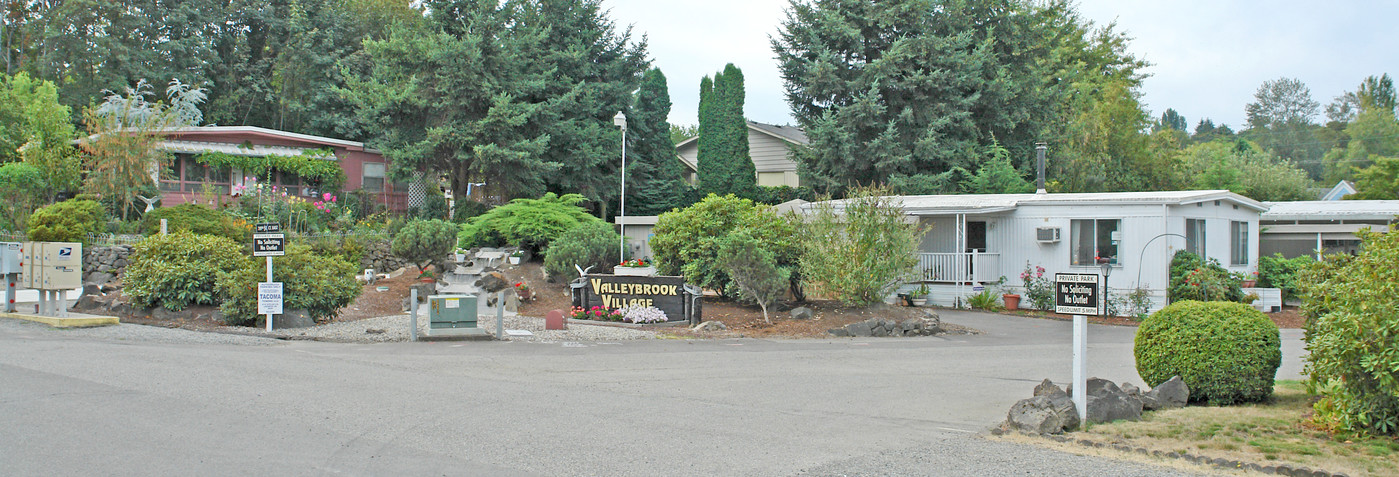 Valleybrook Village MHP in Tacoma, WA - Foto de edificio