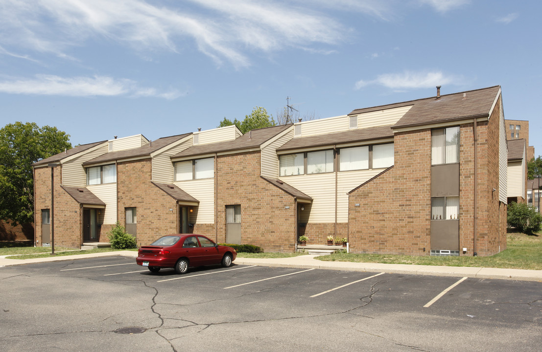 Parkview Square Apartments in Detroit, MI - Building Photo