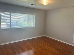 8635 McDade St in Houston, TX - Building Photo - Building Photo