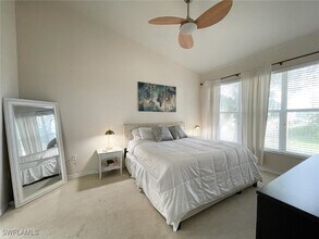 11620 Navarro Way in Ft. Myers, FL - Foto de edificio - Building Photo