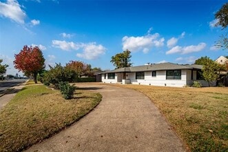 6207 Royal Ln in Dallas, TX - Building Photo - Building Photo