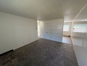 550 SW Levens St in Dallas, OR - Building Photo - Building Photo