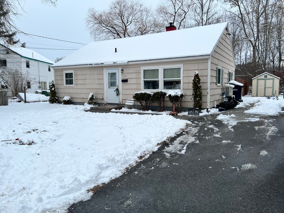 10 Knox Ave in Bangor, ME - Foto de edificio