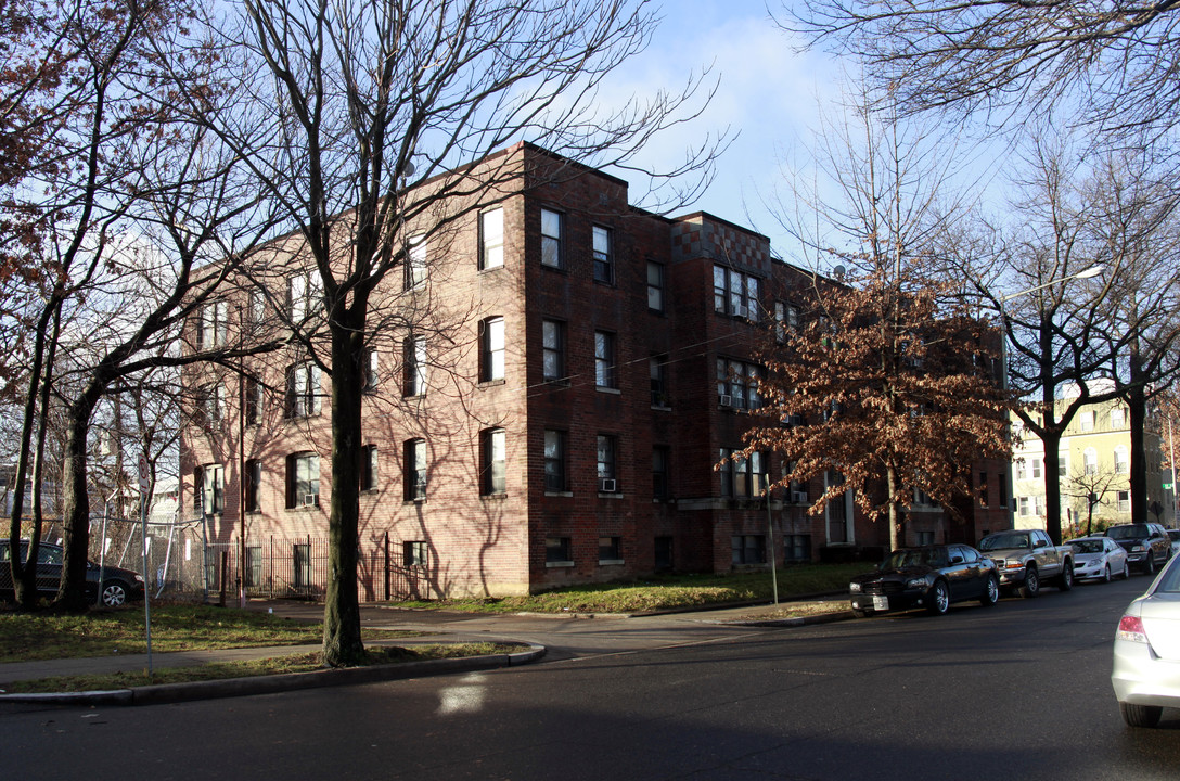 4027 13th St NW in Washington, DC - Building Photo