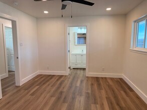 140 Village Dr in Kerrville, TX - Foto de edificio - Building Photo