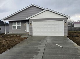 2224 Morris Ave in Wilmington, OH - Building Photo