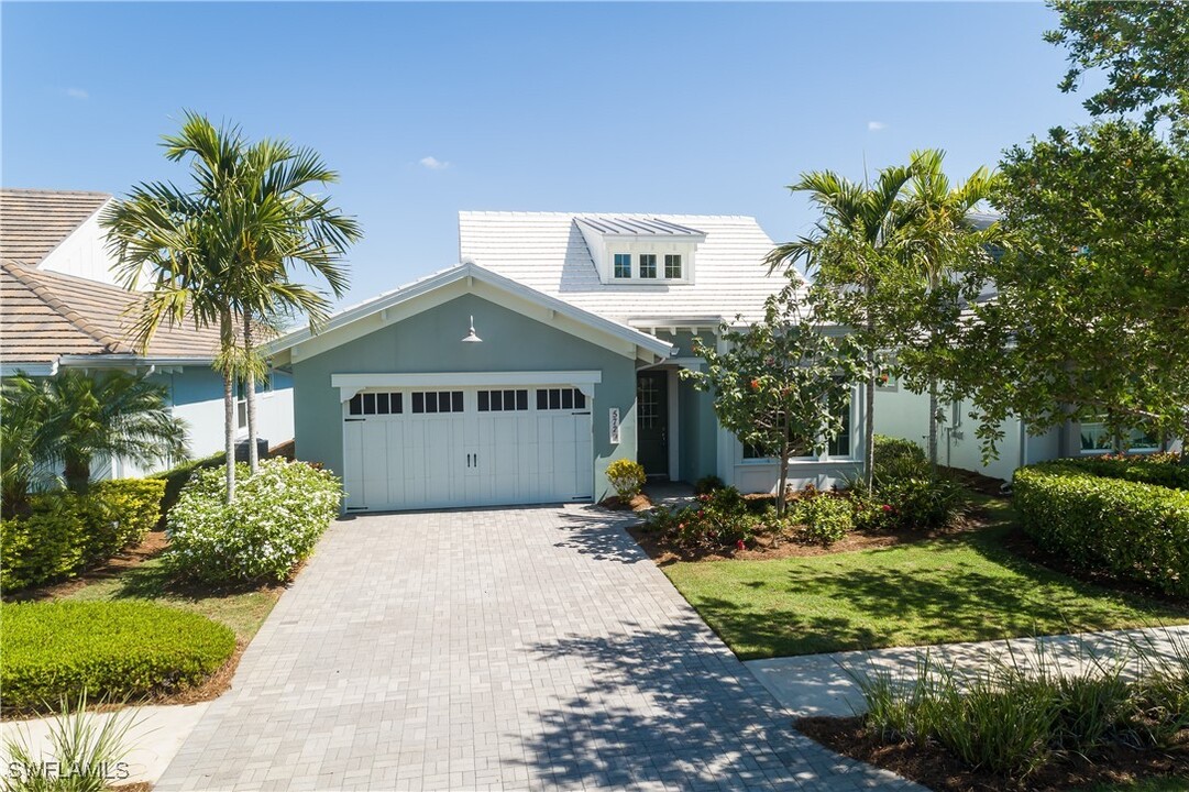 5729 Anegada Dr in Naples, FL - Foto de edificio