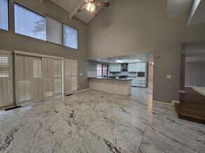 3031 S Oak Park St in Visalia, CA - Building Photo - Building Photo